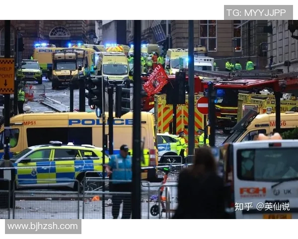 英国汽车冲撞庆祝人群事件致27人受伤引发关注 英国汽车冲撞庆祝人群事件致27人受伤引发关注